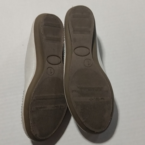 Girls Candie's off white shoes w/ sequence. Sz I. - Picture 5 of 5